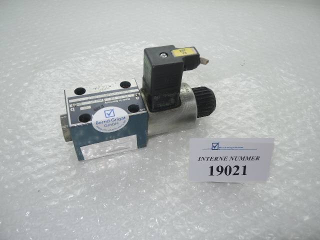 4/2 way valve Id. No. LY674, Bosch No. 0 810 091 266, Battenfeld spare parts